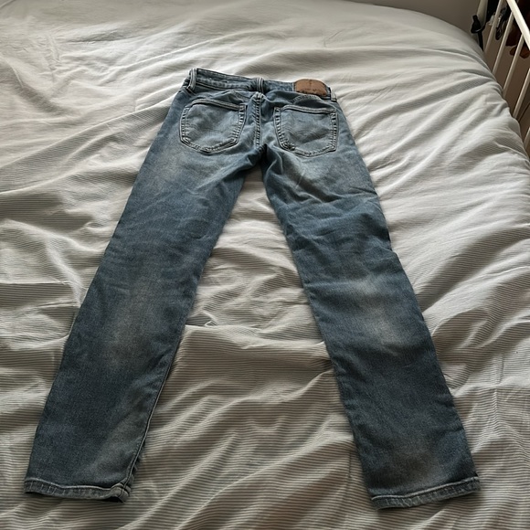 28x30 american eagle slim distressed jeans - Picture 2 of 4